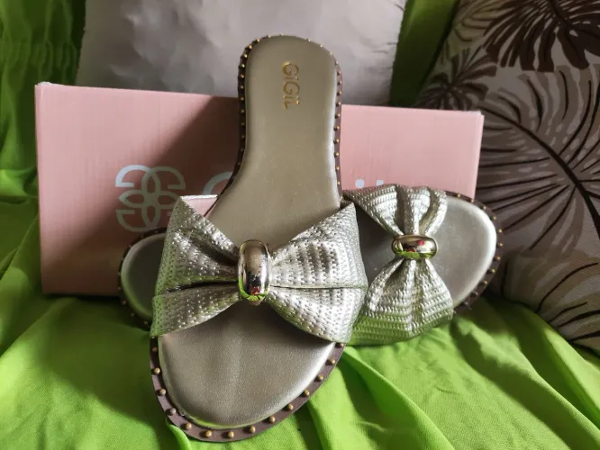 Tamanco dourado nunca usado Tam 38