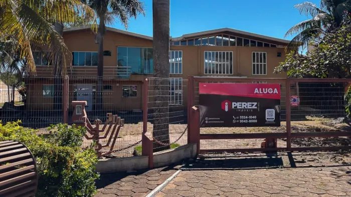 Galpão com duplo acesso localizado na Av. Duque de Caxias e R. Joaquim Vieira de Almeida