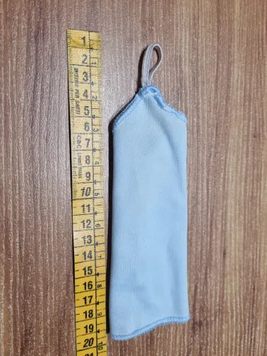 Vestido azul de boneca 