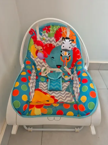 Cadeirinha de balanço vibratória emusical 