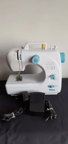 Máquina de costura Philco 