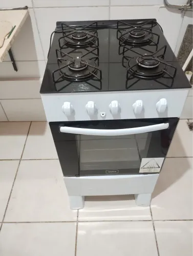 Fogão 1 ano de uso em bom estado