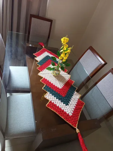 Trilho de mesa em crochê 