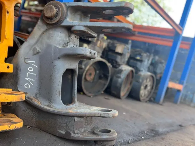 CARA DE CAVALO VOLVO BL60