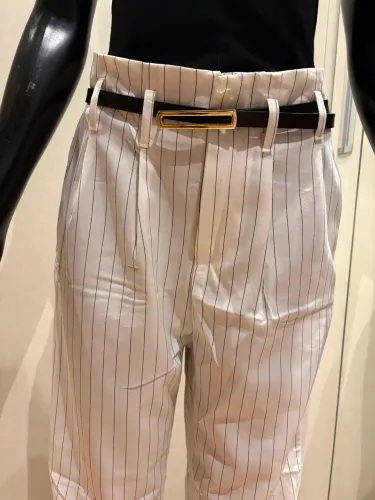 Calça de listra com cinto
