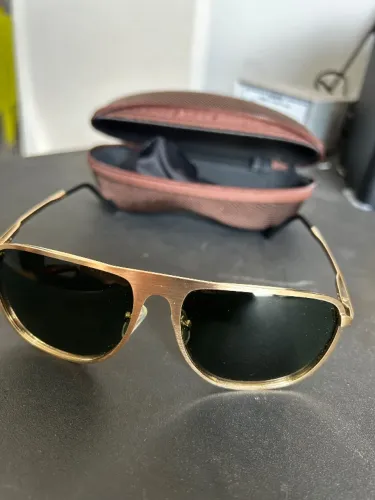 Óculos estilo ray ban Comprando esse produto enviaremos um brinde surpresa.