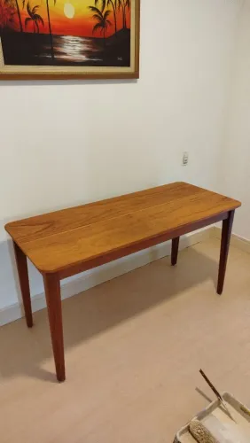 Escrivaninha em madeira de angelim 