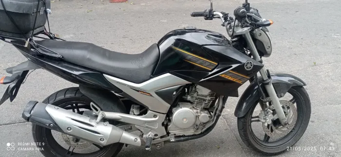 Moto fazer YS 250