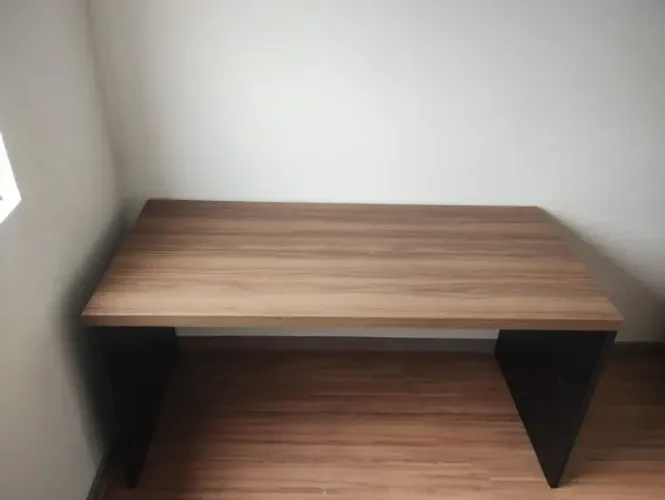 MESA DE ESCRITÓRIO 0,70cm x 1,50cm x 0,77cm