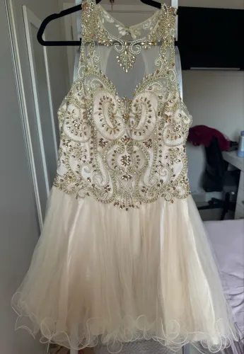 Vestido Champanhe Curto de festa bordado em pedrarias