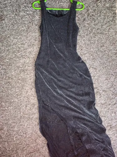 Vestido preto longo brilhante festa com fenda lateral