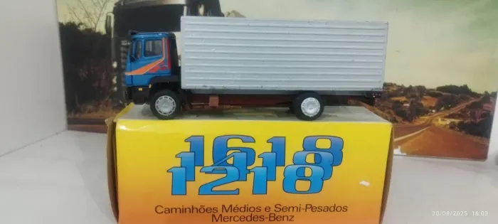 Miniatura caminhão Mercedes escala 1.50 ARPRA 
