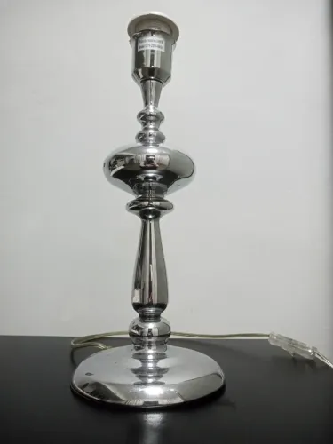 Luminária. castiçal feita em metal - Leia o anúncio.