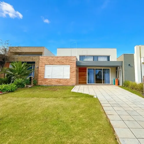 Casa de condomínio para venda tem 200 metros quadrados com 4 quartos
