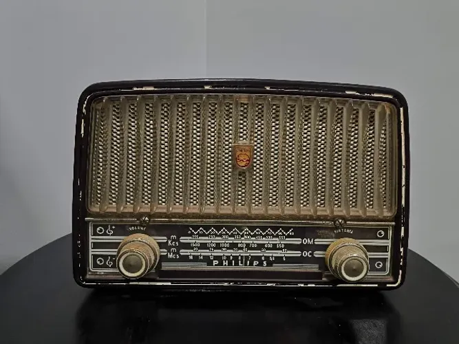 Rádio antigo Philips BR 246 U Década 1950