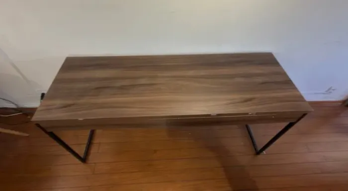 Mesa de Escritório Ampla por apenas R$ 100!