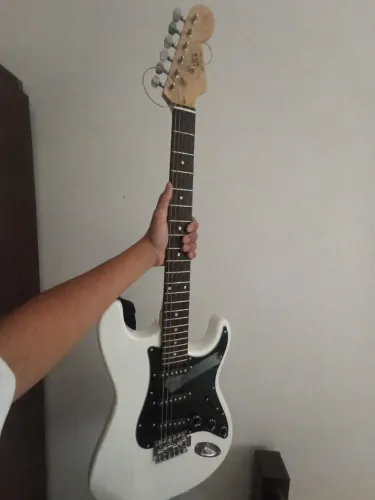 Guitarra stratocaster excelente estado