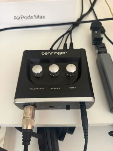 Interface de áudio behringer um2