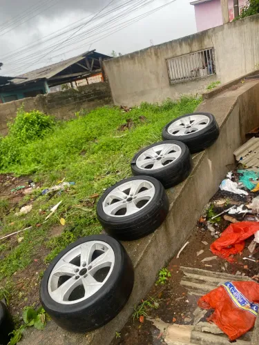 Jogo de Rodas Aro 17 - 5 Furos 