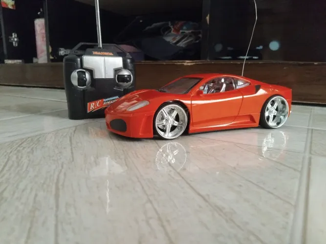 Carro Ferrari F430 de controle remoto 