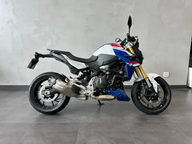 BMW F 900 R Sport Plus.