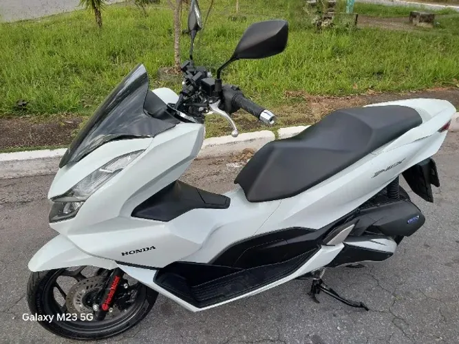 PCX DLX 2024