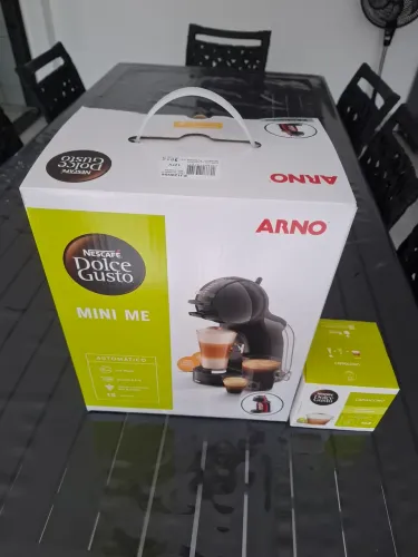 Cafeteira Dolce Gusto 127v nova brinde uma caixa de cápsulas cappuccino