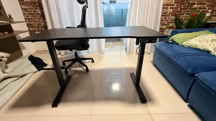 Mesa com regulagem elétrica