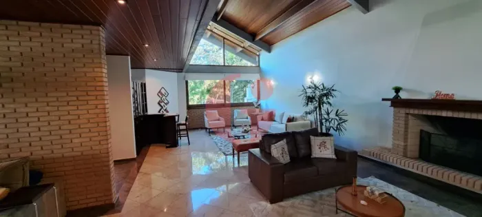 Casa sobrada à venda em condomínio fechado com 03 dormitórios sendo 03 suítes- Jardim Aqua