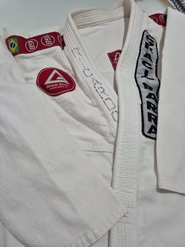 Kimono GRACIE BARRA apena R$420