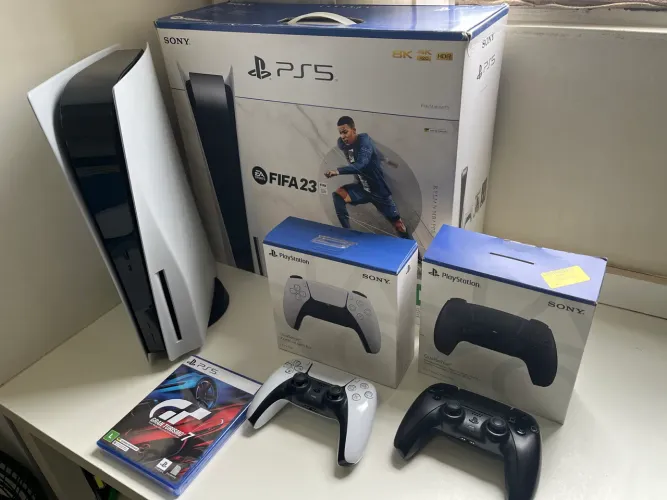 PS5 com leitor + 2 controles + Gran Turismo 7 lacrado + NF