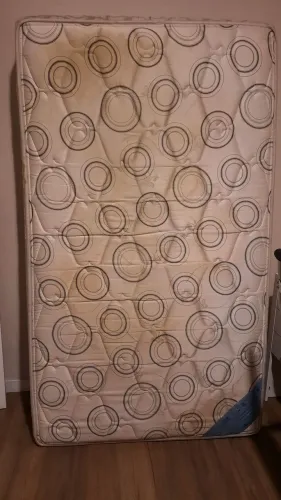COLCHÃO DE CAMA DE VIUVA