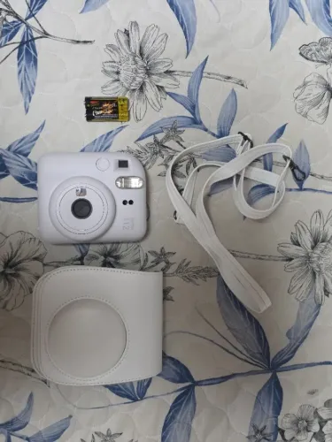 Câmera Instantânea Fujifilm Instax Mini 12 Cor Branca com case