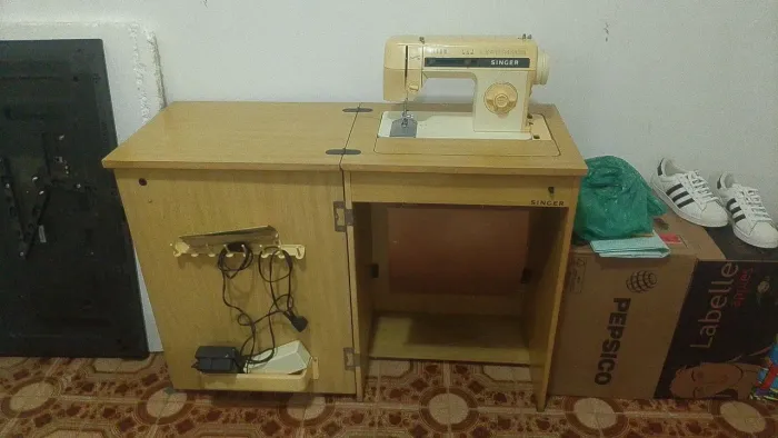 Vendo máquina costura Singer