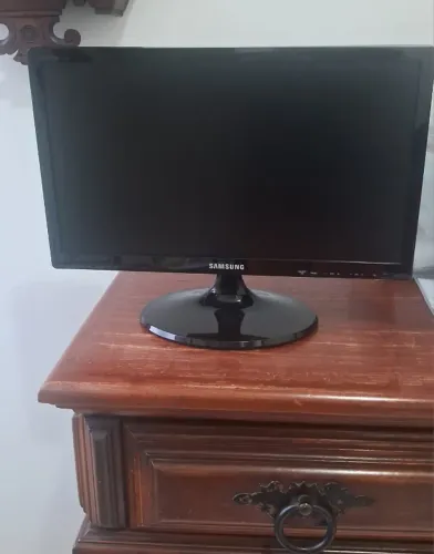 Vendo tv led monitor 16 polegadas