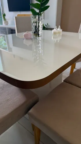 Mesa de jantar para 4 lugares com tampo de vidro [SEM CADEIRAS]