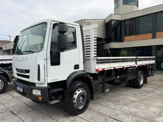 Iveco 170e21 Ano 2023 Toco Carroceria 6.60m Único Dono