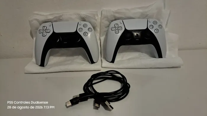 2 Controle PS5 DualSense Original Sony + 2 Capa + 2 Cabo USB-C + 1 Estojo Original Sony