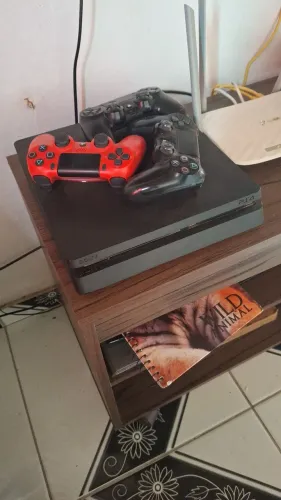 Playstation 4 em ótimo estado