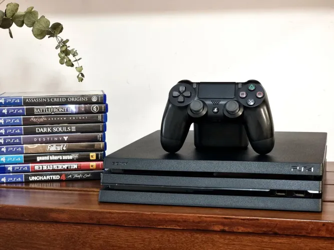 PlayStation 4 Pro (Semi-novo) + 9 Jogos - Condição excelente, modelo silencioso.