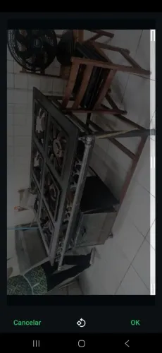 Vende-se fogão industrial de seis bocas e mais forno .f * 