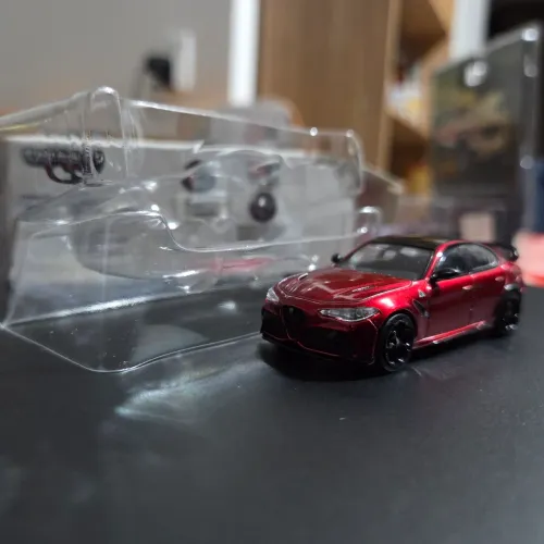 Tarmac Works 1/64 Alfa Romeo Giulia GTAm Vermelha