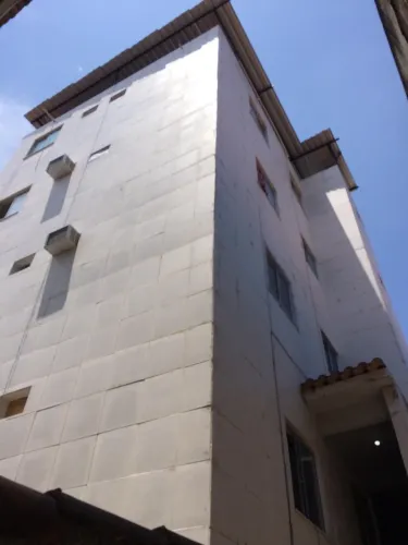 otimo apartamento de 2 quartos em bonsucesso, otima rua, novinho, leia tudo