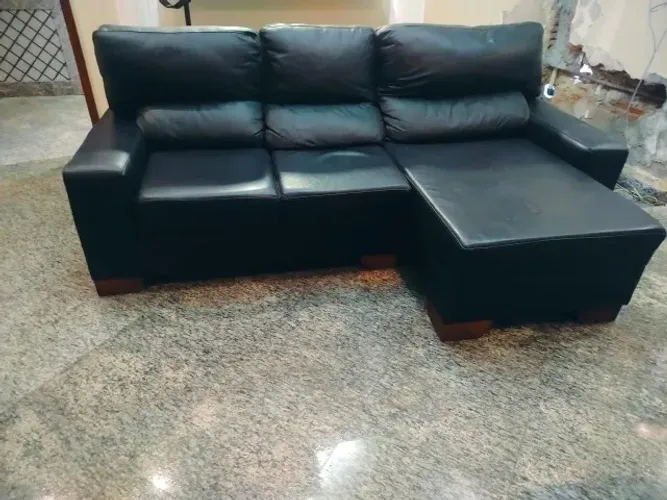 Sofá em couro reclinável e retrátil