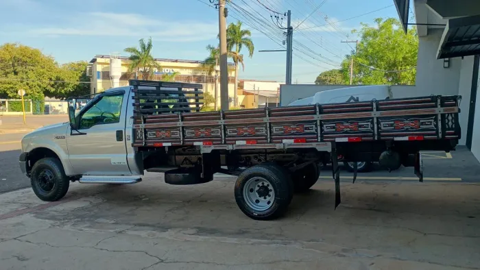 Vendo caminhão Ford F4000