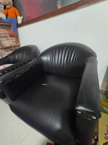 Vendo duas poutronas de couro BARATO !
