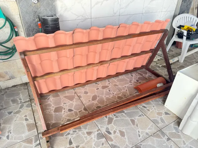 Toldo de madeira de lei