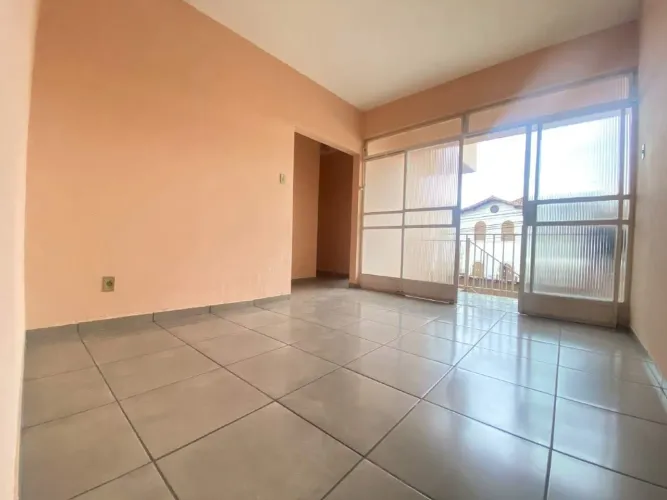 Casa para alugar no Barreiro 3 Quartos 1 Vaga Coberta !
