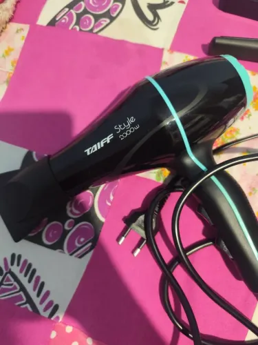 Secador de cabelo e prancha 