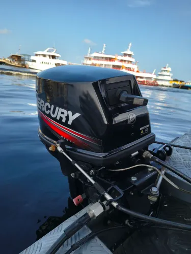 Vendo Lancha com motor Mercury 15HP